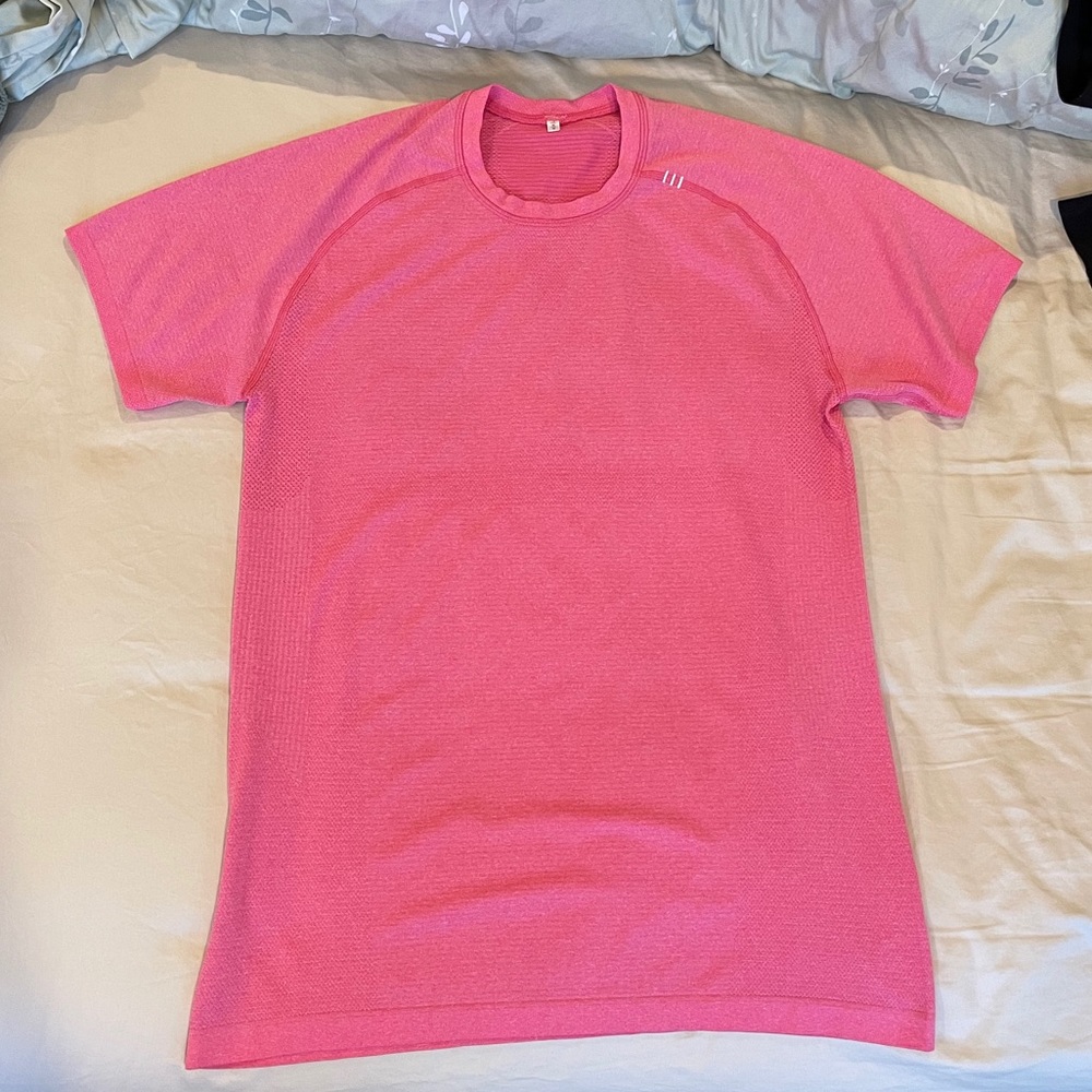 Lululemon pink Metal Vent medium